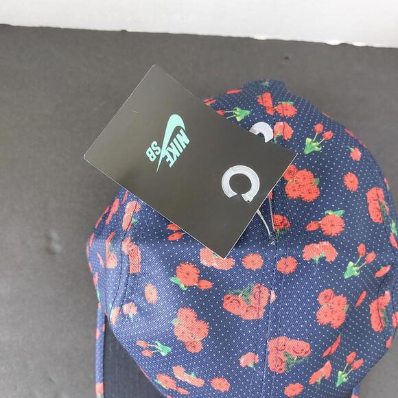 NEW Nike SB Panel Hat Cap 5 Panel One Size  Skate Boarding Roses Floral